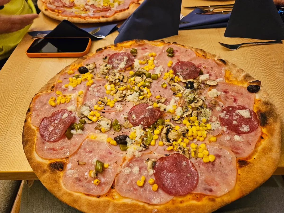 Familienpizza im Helios